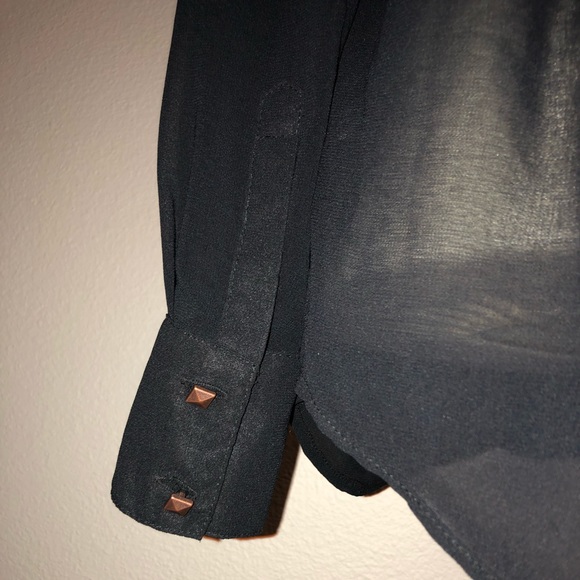 158. Rock & Republic Black Open Back Button Down Top - Picture 5 of 8